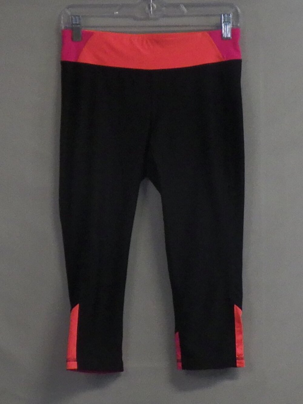 Xersion Cropped Performance Capri Leggings   A647